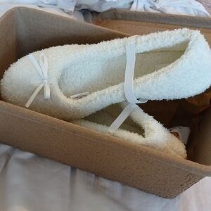 SKIMS Cream Sherpa Ballet Slippers
